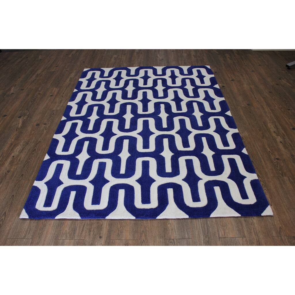 Blue White Area Rug - 5' x 7'
