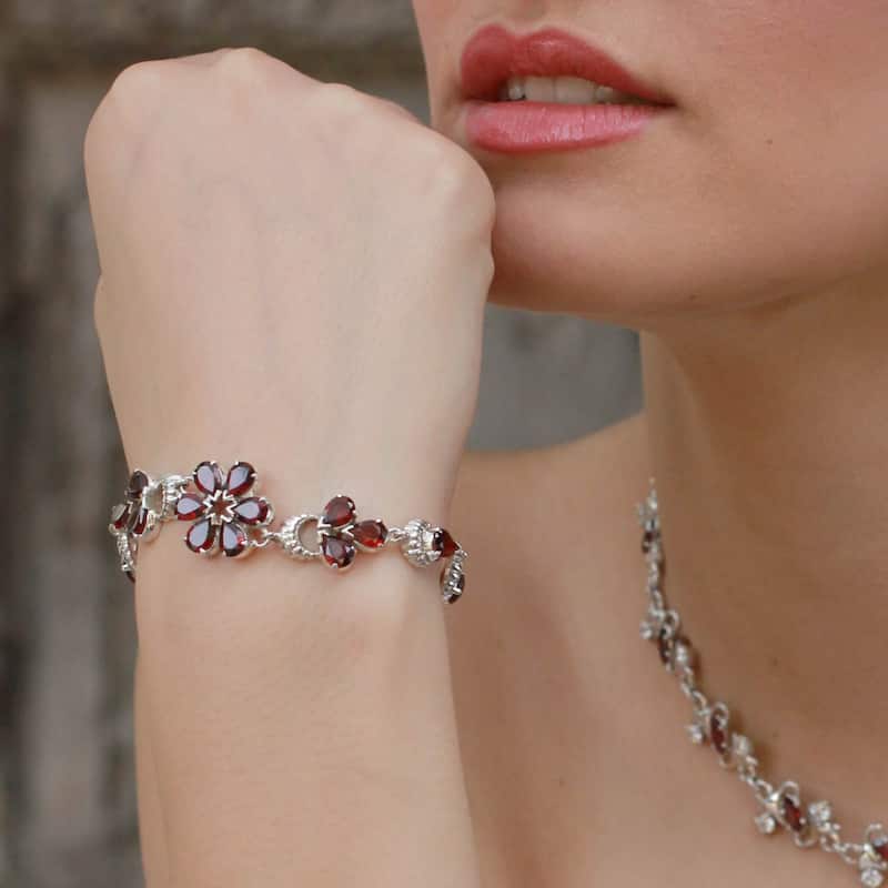 Handmade Sterling Silver 'Cherry Blossom' Garnet Bracelet (India)