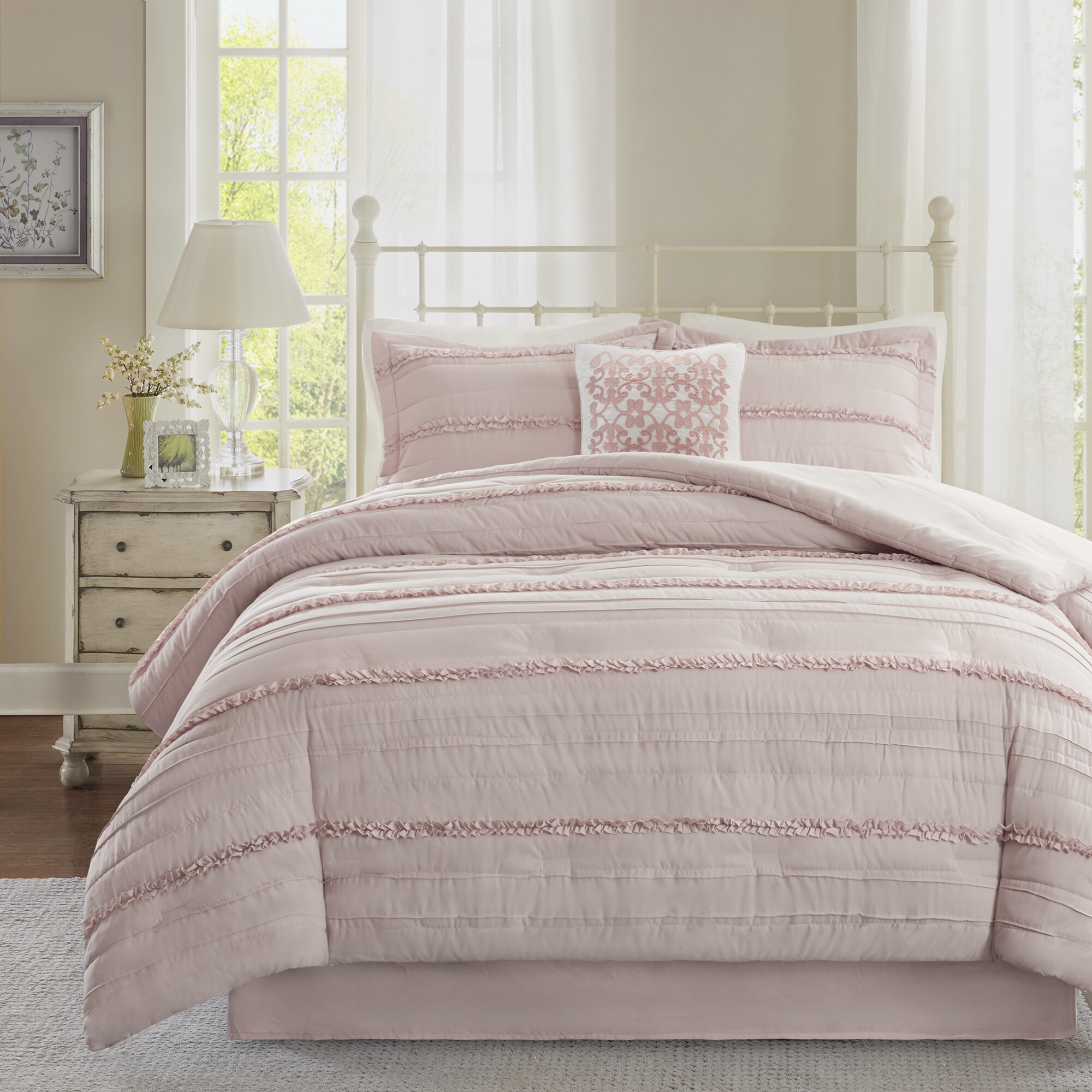 Shop Madison Park Isabella Pink Comforter Set - Free ...