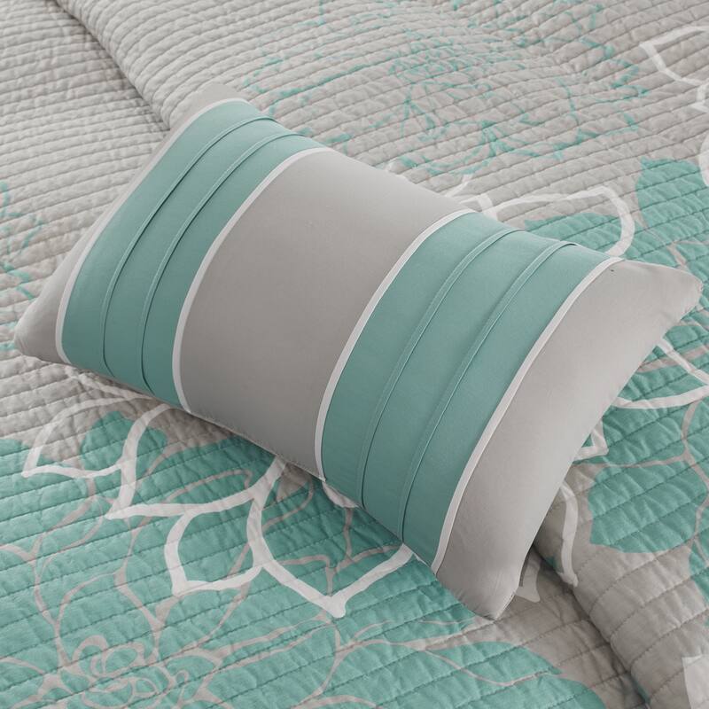 Madison Park Brianna Aqua 6 Piece Printed Cotton Quilt Set with Throw Pillows