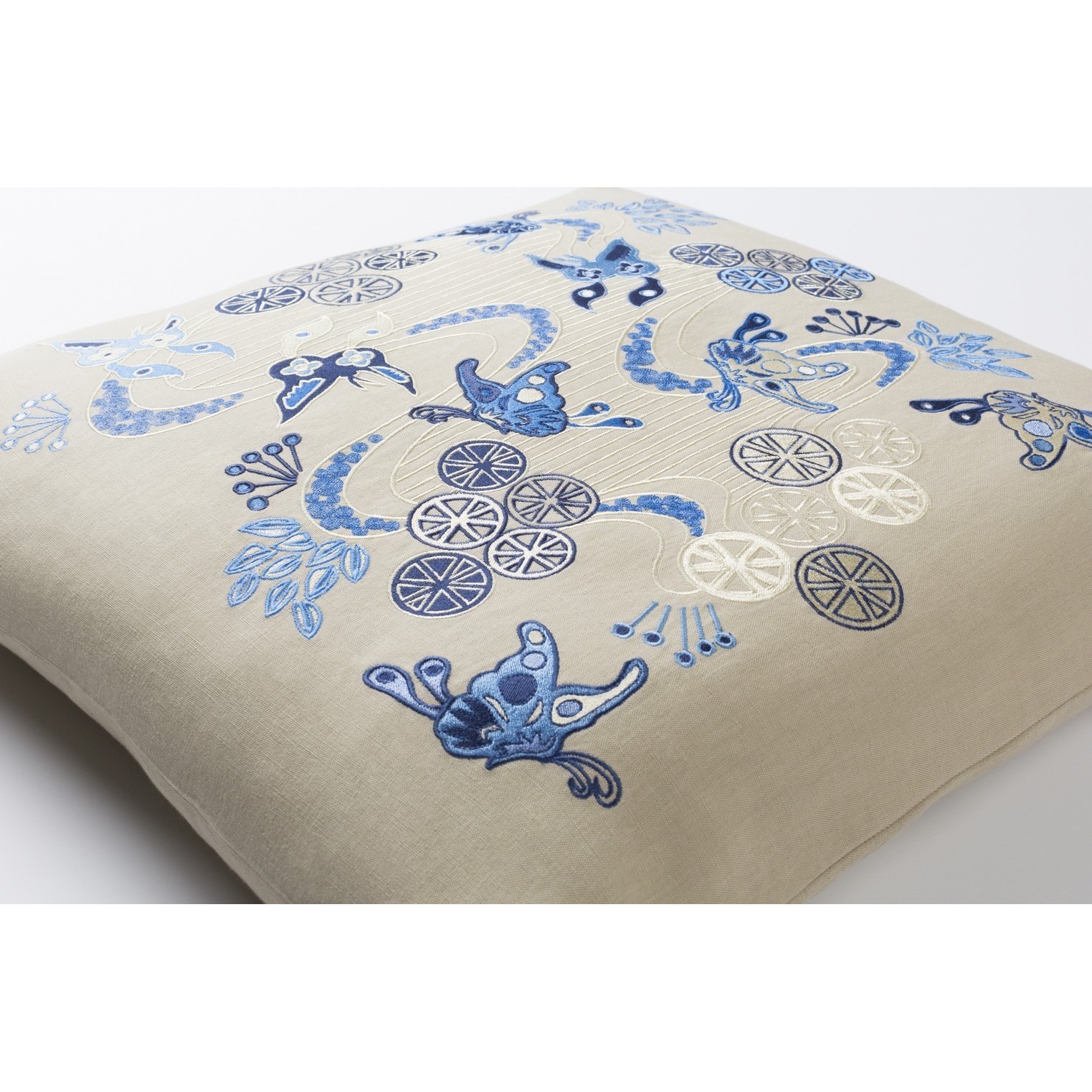 Decorative Fahua 20-inch Feather Down or Poly Filled Throw Pillow