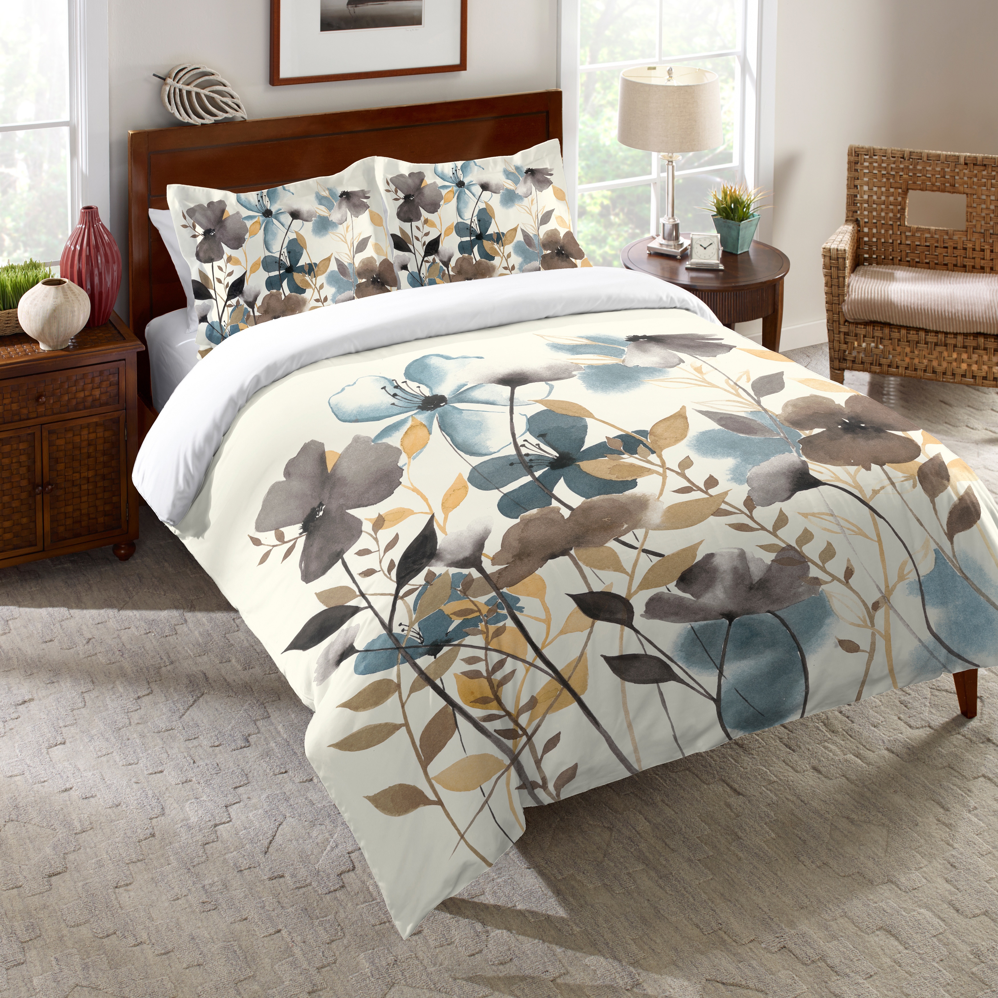 Watercolor Floral Bunch Comforter - Laural Home