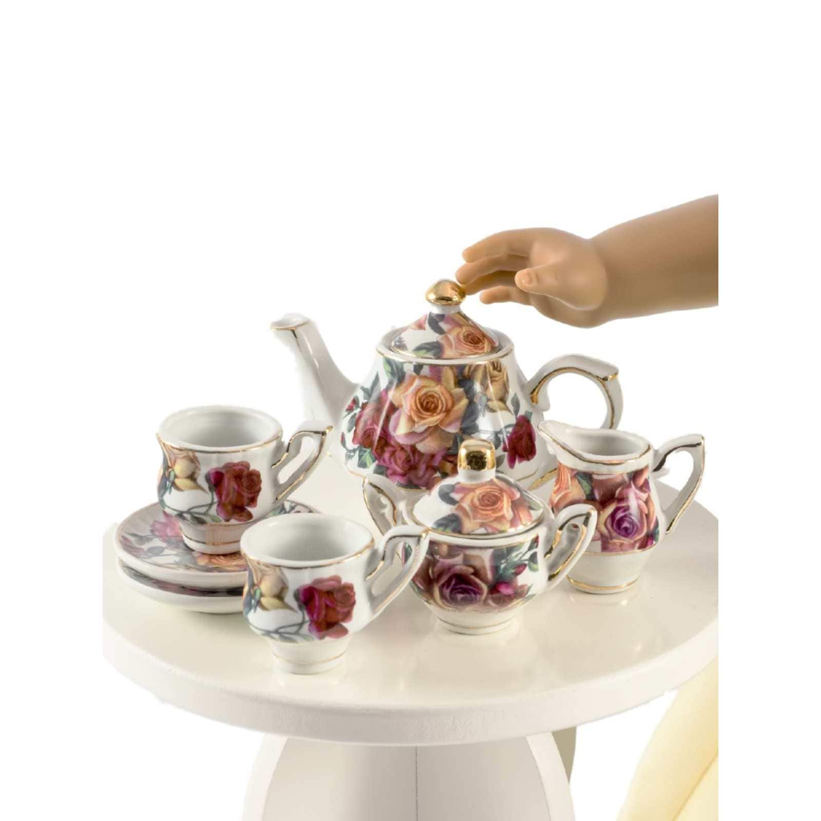 the queen's treasures tea set