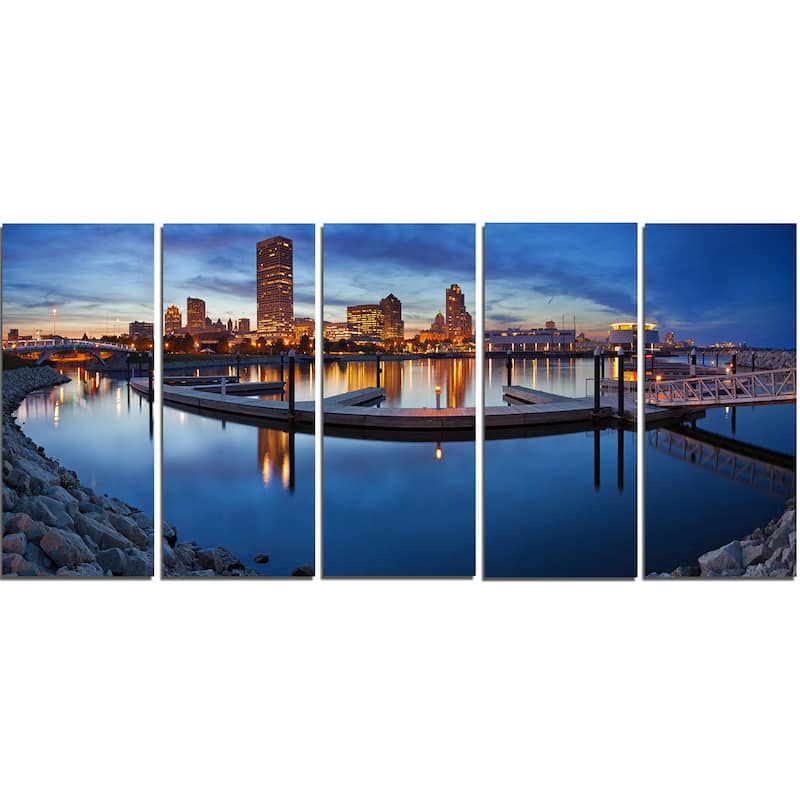 Designart "Milwaukee Panoramic View" Cityscape Photo Large Canvas Print - Blue