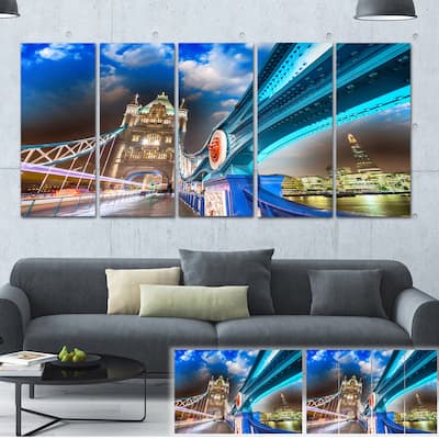 Designart "Night over Tower Bridge in London" Cityscape Photo Large Canvas Print - Blue