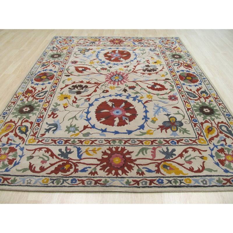 Hand-Tufted Wool Ivory Transitional Floral Rug - Timeless Elegance and Modern Charm