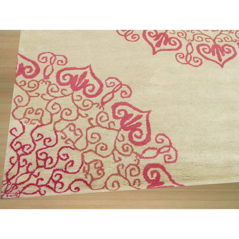 Hand-tufted Wool Ivory Transitional Floral Modern Naiin Rug