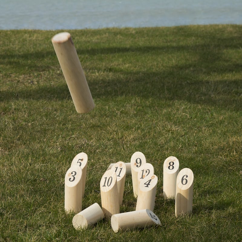 Wooden Throwing Game Set, 12 Numbered Pins Hey Play - 11 x 7.25 x 7