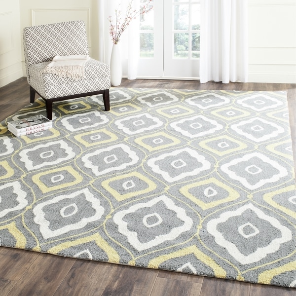 Safavieh Hand-Hooked Four Seasons Grey / Ivory Polyester Rug - 8' x 10'