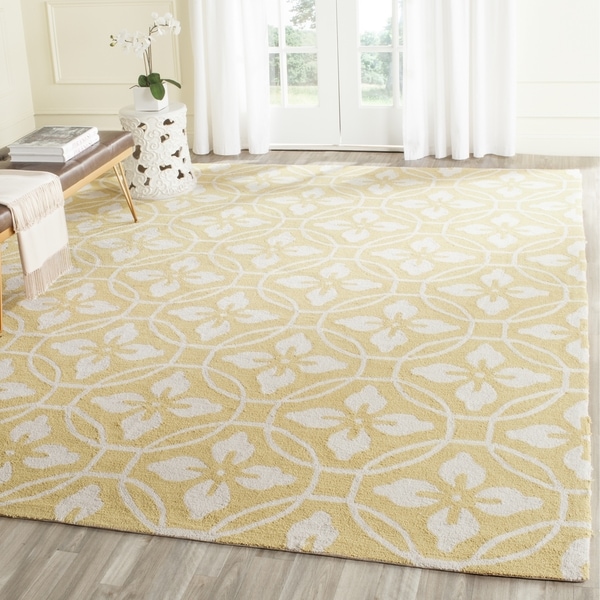 Safavieh Hand-Hooked Four Seasons Gold/ Ivory Polyester Rug - 8' x 10'