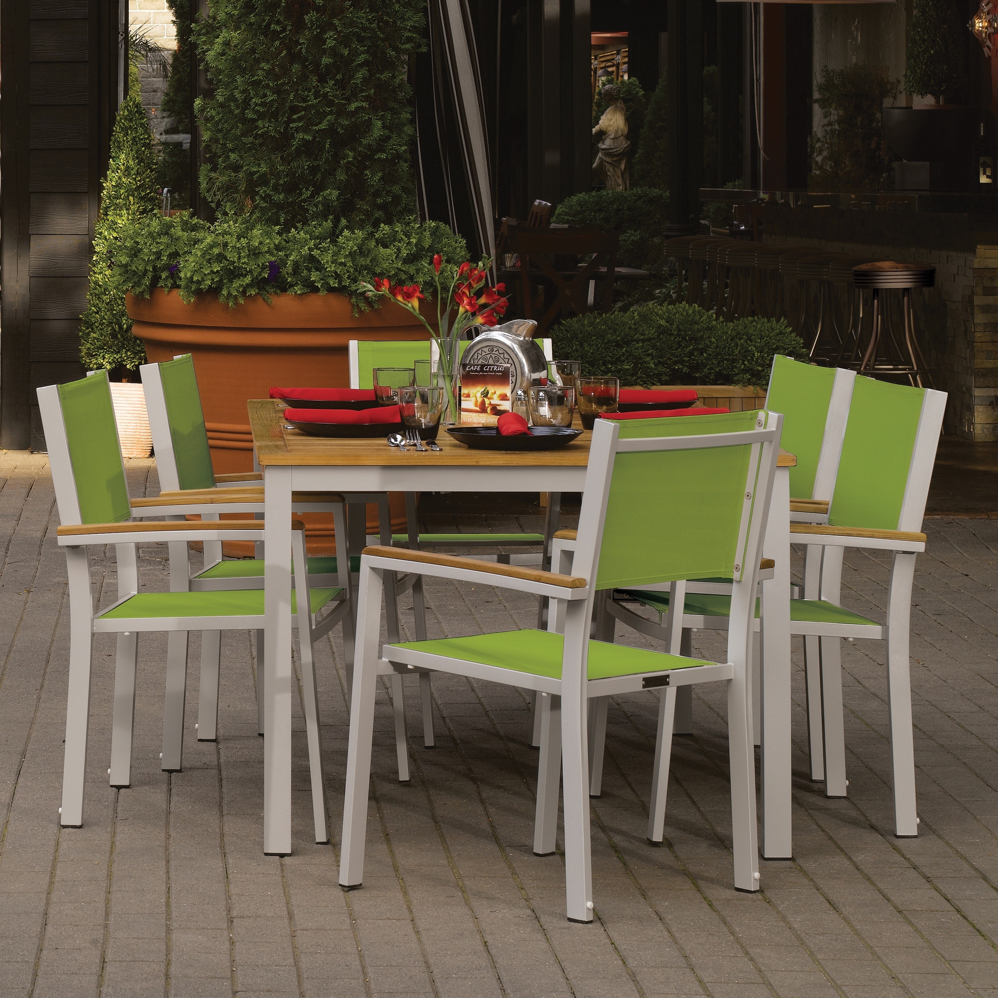 travira dining set