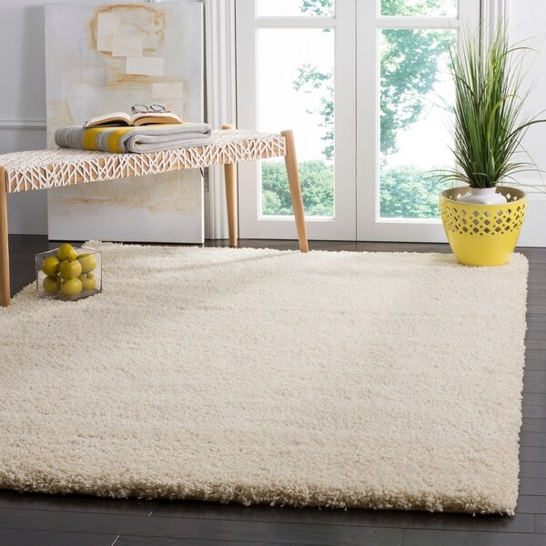 Safavieh Santa Monica Ivory Polyester Rug - 6'7 x 9'6