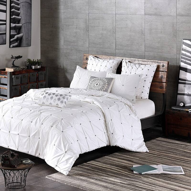 INK+IVY Jane White Embroidered Tufted Cotton Percale 26 x 26-inch Euro Sham Hidden Zipper Closure