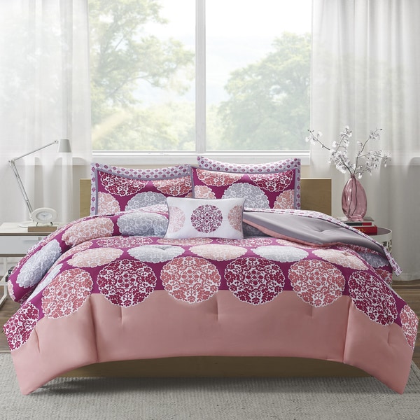 Intelligent Design Mallory 8-piece Bed in a Bag with Sheet Set
