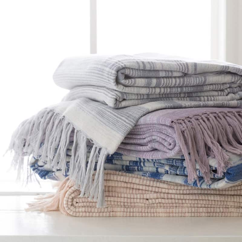 Artistic Weavers Yuen Plush Cotton Throw (50" x 60")