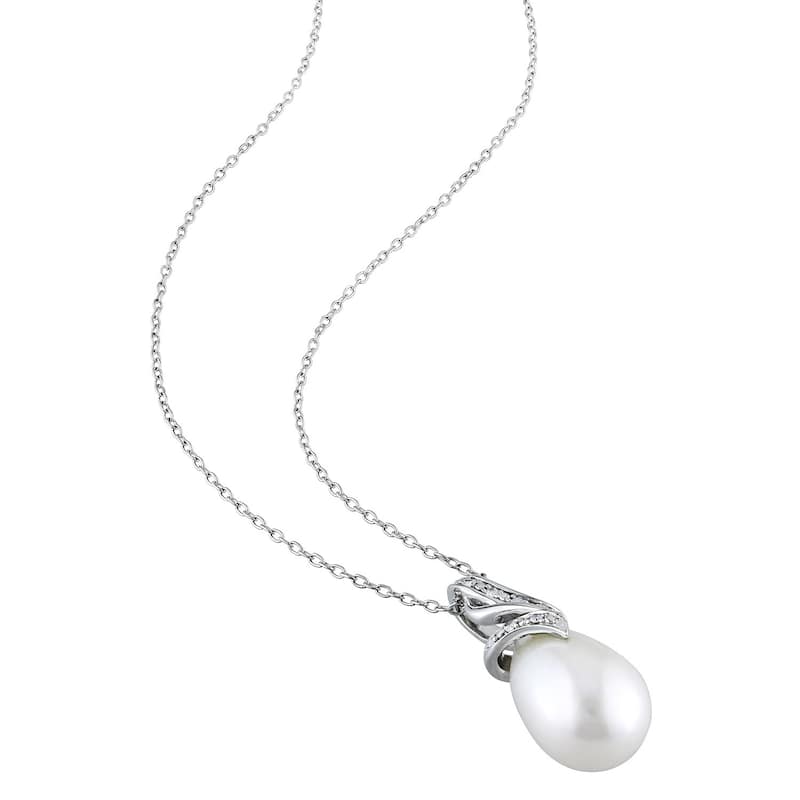 Miadora Sterling Silver Freshwater Cultured Pearl and 1/10ct TDW Diamond Earrings and Necklace - White