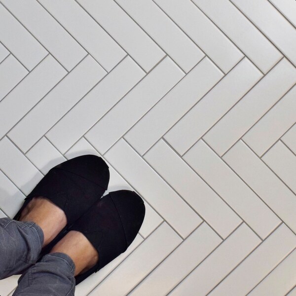 SomerTile 1.75x7.75-inch Victorian Soho Subway Matte White Porcelain Floor and Wall Tile (10 tiles/1 sqft.)