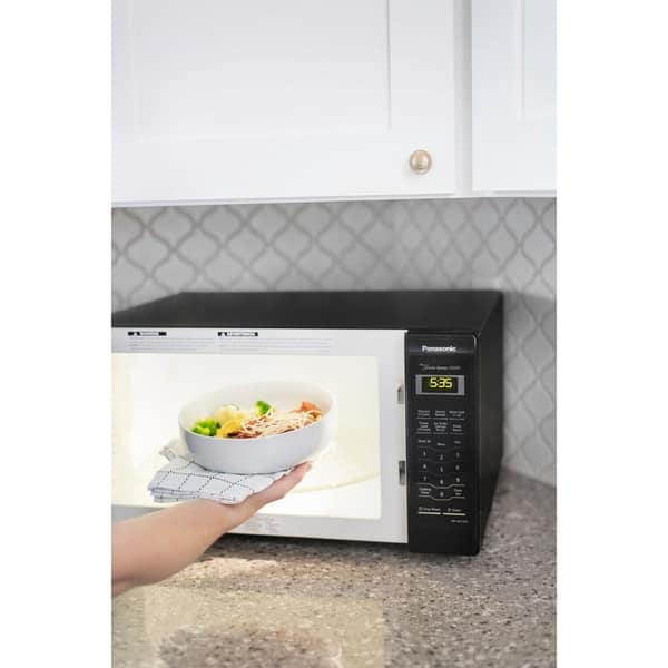 https://ak1.ostkcdn.com/images/products/11817429/1.6-Cu.-Ft.-1250W-Genius-Sensor-Countertop-Microwave-Oven-with-Inverter-Technology-Black-3ee39b26-7327-4933-a7d2-66e61c1f6f16_600.jpg?impolicy=medium