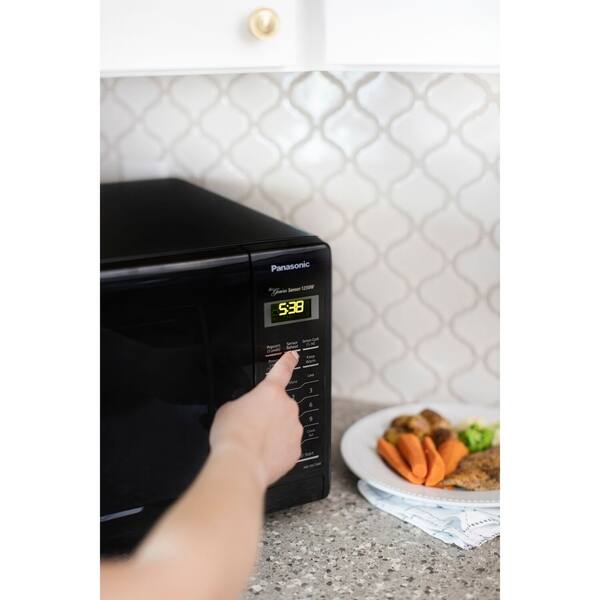 Shop 1 6 Cu Ft 1250w Genius Sensor Countertop Microwave Oven