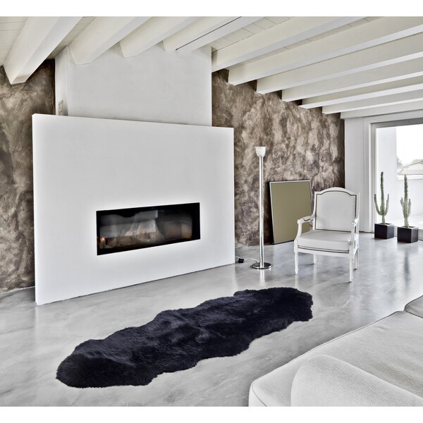 eCarpetGallery Handmade Sheepskin Black Wool Rug - 2'0 x 6'0