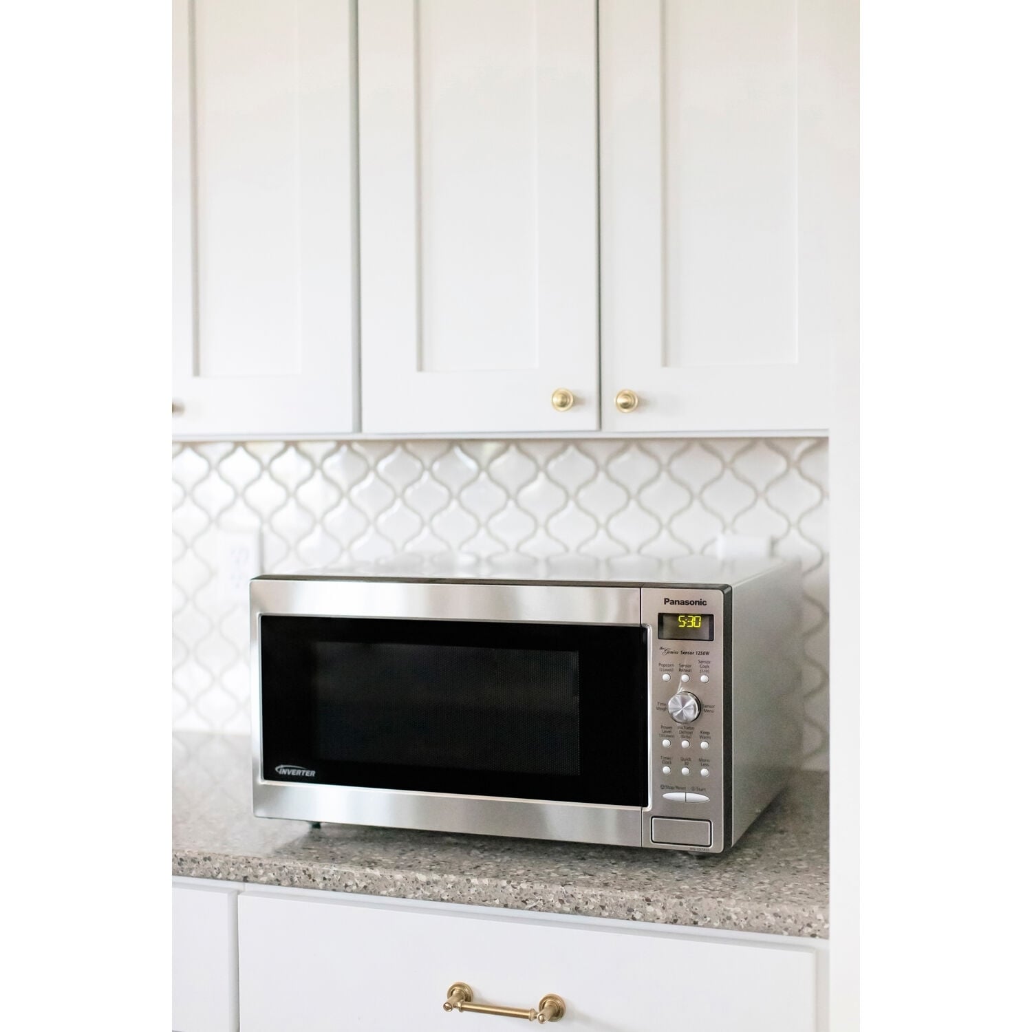 https://ak1.ostkcdn.com/images/products/11860623/1.6-Cu.-Ft.-1250W-Genius-Sensor-Countertop-Built-In-Microwave-Oven-with-Inverter-Technology-bf1fbee7-8f4a-45f4-bb8d-9e91901ca354.jpg