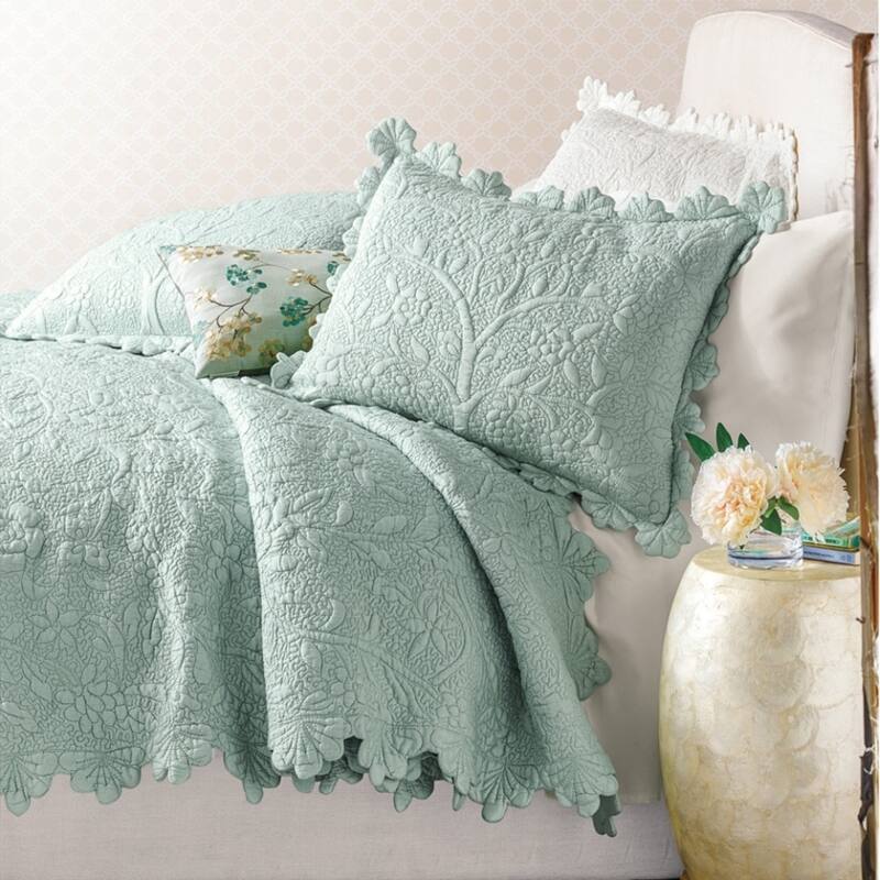 Victorian Aleah Scalloped Quilt Set On Sale Bed Bath & Beyond 11902263