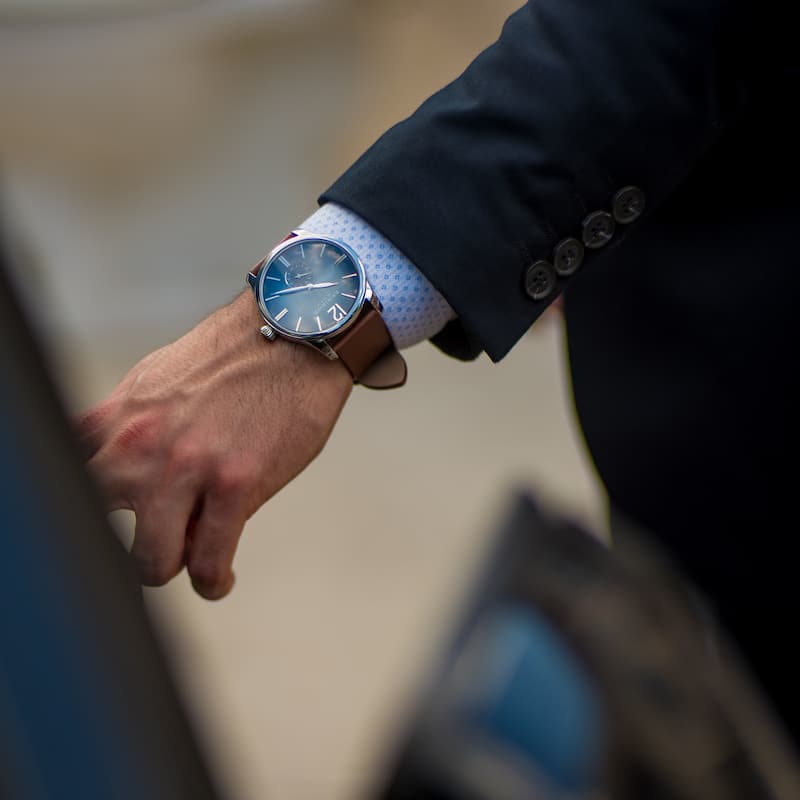 Akribos XXIV Men's Quartz Leather Blue Strap Watch