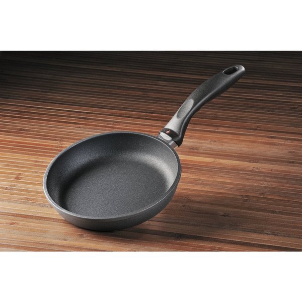 8 inch saute pan with lid