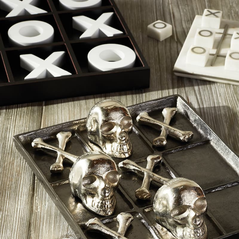 White and Black Wooden Tic Tac Toe