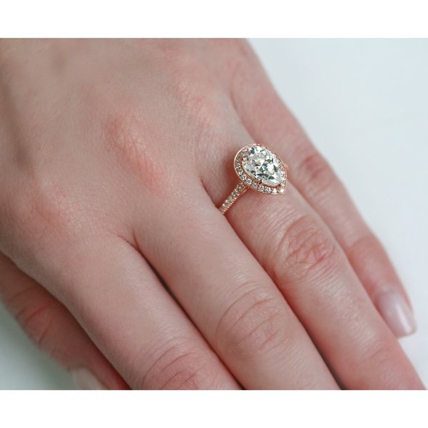 2 carat pear moissanite