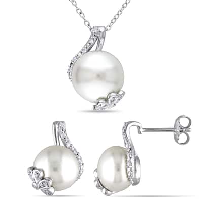 Miadora Sterling Silver Cultured Freshwater Pearl and 1/5ct TDW Diamond Flower Neckalce and Earrings Set (G-H, I2-I3)(10-12.5mm)