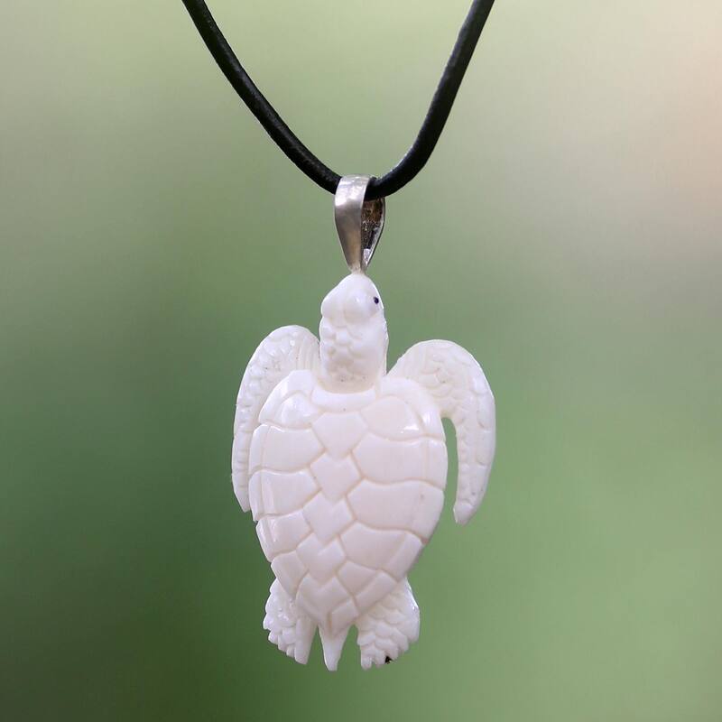 NOVICA Handmade White Turtle Leather Necklace (Indonesia)