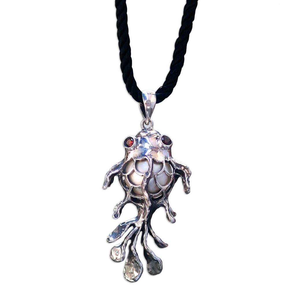 Handmade Goldfish Cultured Pearl Garnet Necklace (Indonesia) - 7'6" x 9'6" - 7'6" x 9'6"