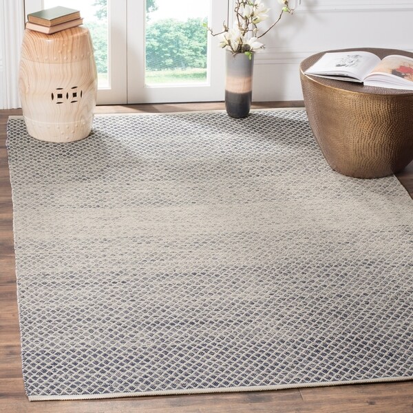 Safavieh Hand-Woven Montauk Navy/ Ivory Cotton Rug - 8' x 10'