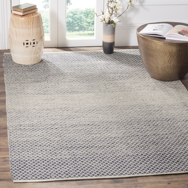 Safavieh Hand-Woven Montauk Navy/ Ivory Cotton Rug - 8' x 10'