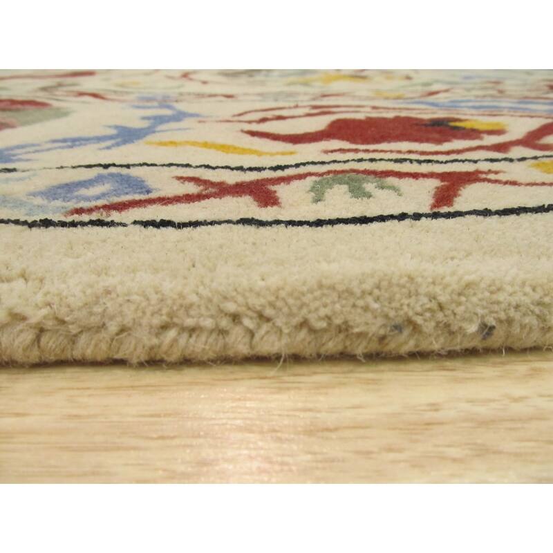 Hand-Tufted Wool Ivory Transitional Floral Rug - Timeless Elegance and Modern Charm
