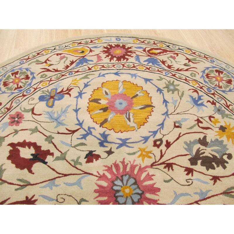 Hand-Tufted Wool Ivory Transitional Floral Rug - Timeless Elegance and Modern Charm