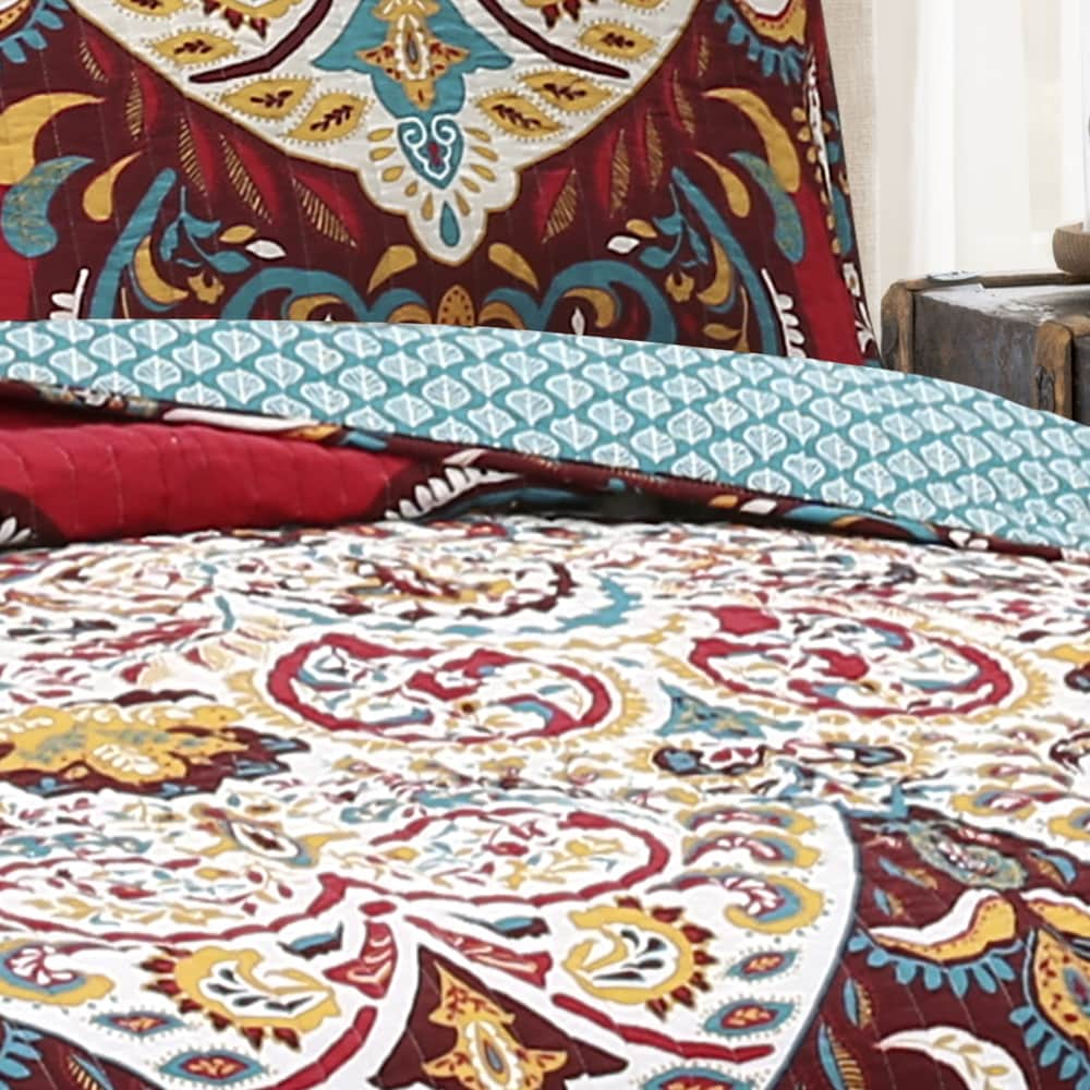 https://ak1.ostkcdn.com/images/products/12146572/Lush-Decor-Boho-Chic-3-piece-Quilt-Set-094344c0-b32f-4773-9f47-e75632703251_1000.jpg