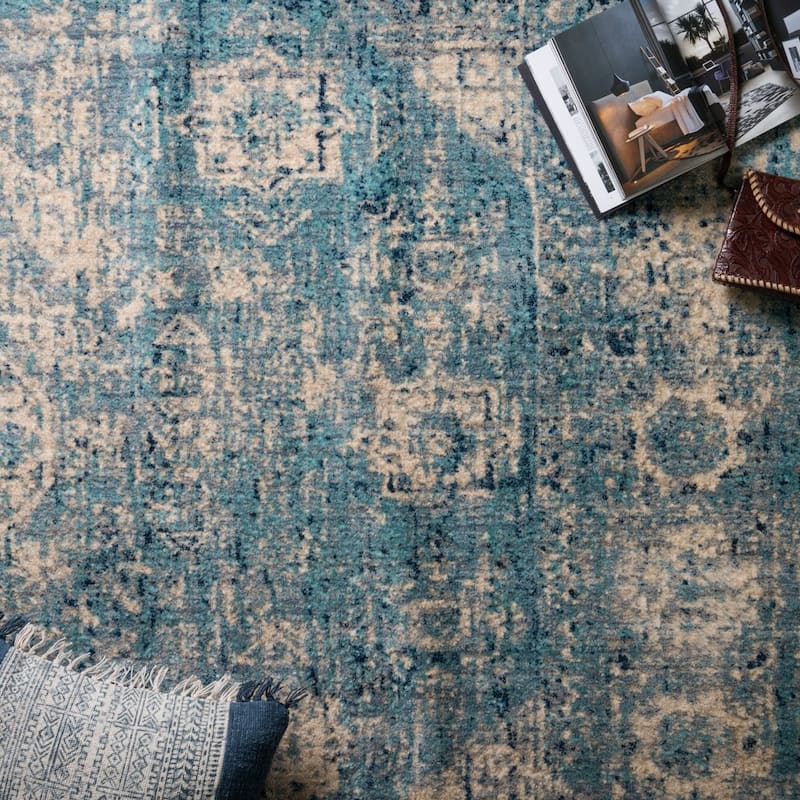 Alexander Home Contessa Traditional Medallion Distressed Rug
