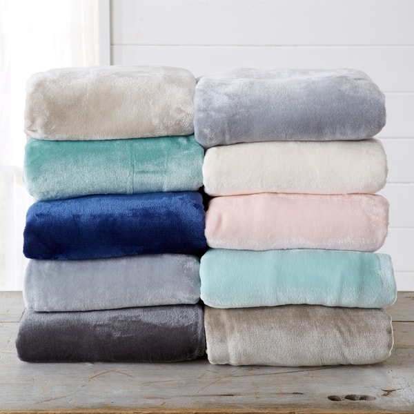 https://ak1.ostkcdn.com/images/products/12215887/Home-Fashion-Designs-Marlo-Collection-Ultra-Velvet-Plush-Fleece-Blanket-1256f3ab-72b4-47b9-9a4f-b36de02f1a48_600.jpg?impolicy=medium