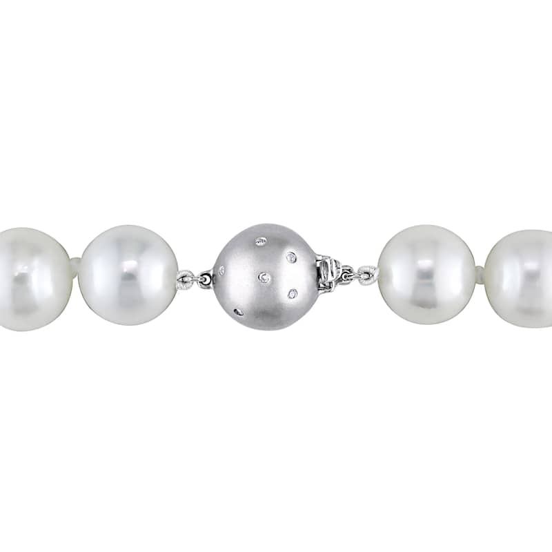 Miadora 14k White Gold Cultured Freshwater Pearl Strand and Diamond Accent 18 inch Necklace (11.5-12.5mm)