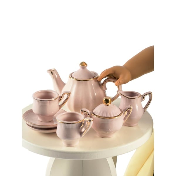 the queen's treasures tea set