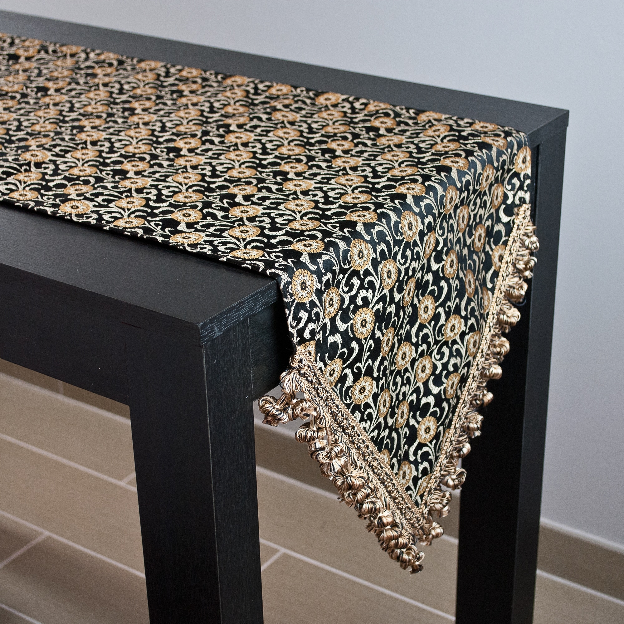 Sherry Kline Fairmont Table Runner