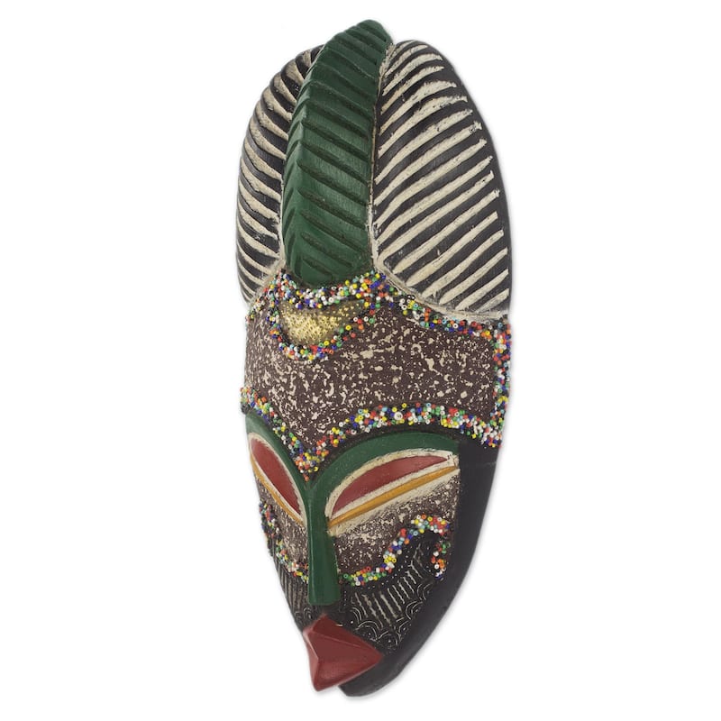 Handcrafted Sese Wood 'Pride of a Queen' African Wall Mask (Ghana)