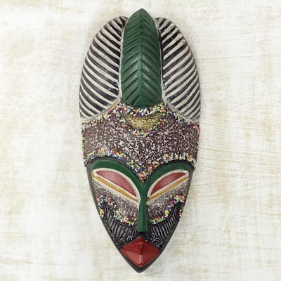 Handcrafted Sese Wood 'Pride of a Queen' African Wall Mask (Ghana)