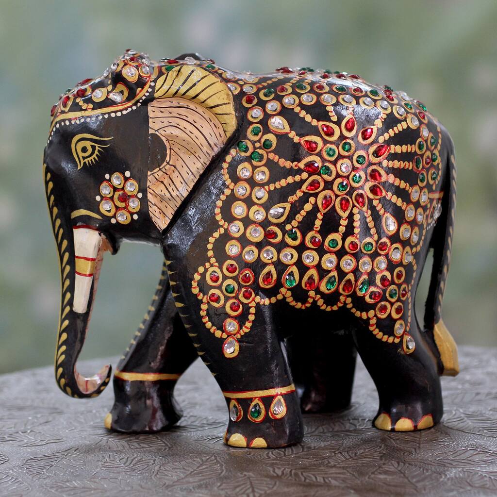 Handmade Kadam Wood 'Majestic Elephant' Sculpture (India)