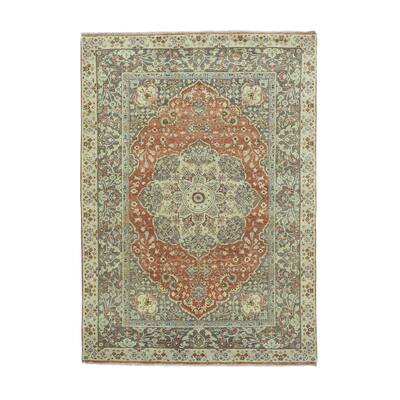 Shahbanu Rugs Antiqued Haji Jalili Tabriz Recreation Hand-knotted Wool Carpet (5'1 x 7'2)