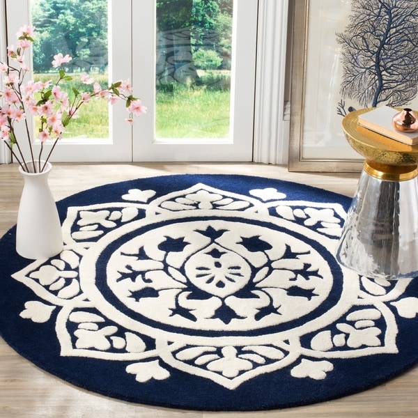 Safavieh Handmade Bella Navy / Ivory Wool Rug - 5' Round