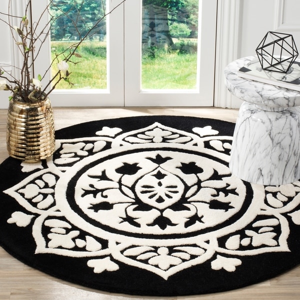 Safavieh Handmade Bella Black / Ivory Wool Rug - 5' Round