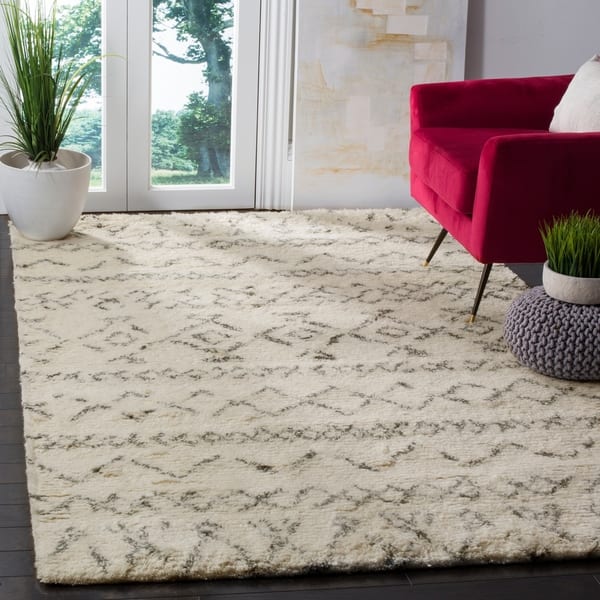 slide 2 of 8, Safavieh Handmade Casablanca Ivory / Grey New Zealand Wool Rug - 9' x 12'